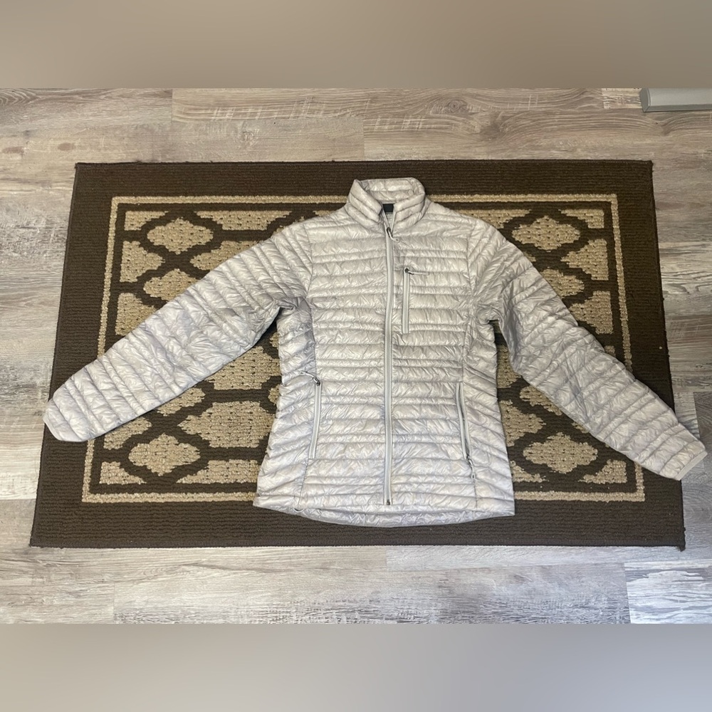 Patagonia Women’s XS White Ultralight Down Jacket